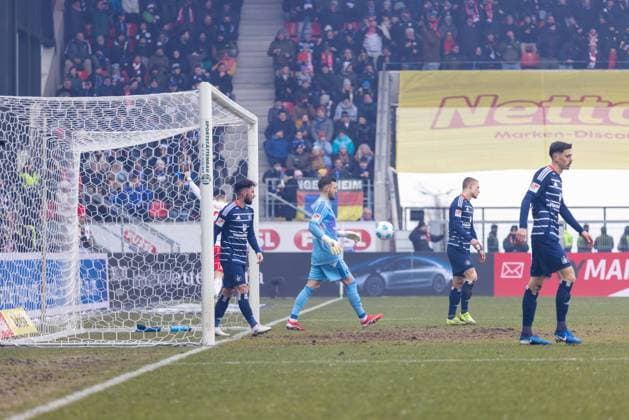 16 02 2025, Soccer, GER, Season, 2 Liga, Season 2024 2025, 22 Matchday, SSV Jahn Regensburg Hamburger SV Cheering after the 1 0 by Sargis Adamyan SSV Jahn DFL REGULATIONS PROHIBIT ANY USE OF PHOTOGRAPHS AS IMAGE SEQUENCES AND OR QUASI VIDEO