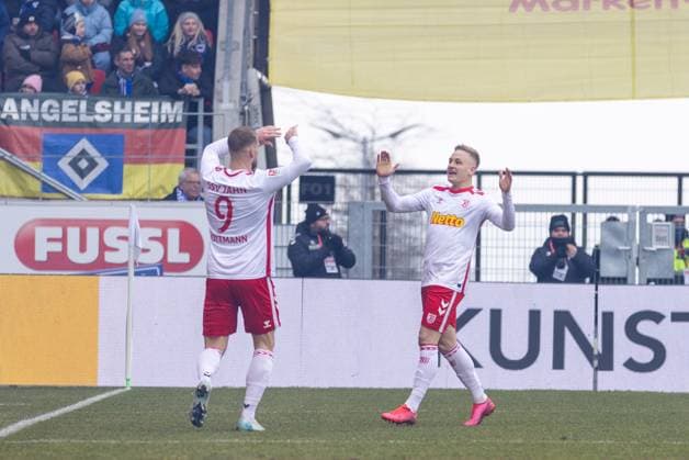 16 02 2025, Soccer, GER, Season, 2 Liga, Season 2024 2025, 22 Matchday, SSV Jahn Regensburg Hamburger SV Cheering after the 1 0 by Sargis Adamyan SSV Jahn DFL REGULATIONS PROHIBIT ANY USE OF PHOTOGRAPHS AS IMAGE SEQUENCES AND OR QUASI VIDEO