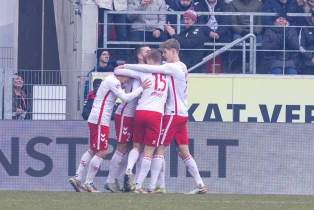 16 02 2025, Soccer, GER, Season, 2 Liga, Season 2024 2025, 22 Matchday, SSV Jahn Regensburg Hamburger SV Cheering after the 1 0 by Sargis Adamyan SSV Jahn DFL REGULATIONS PROHIBIT ANY USE OF PHOTOGRAPHS AS IMAGE SEQUENCES AND OR QUASI VIDEO