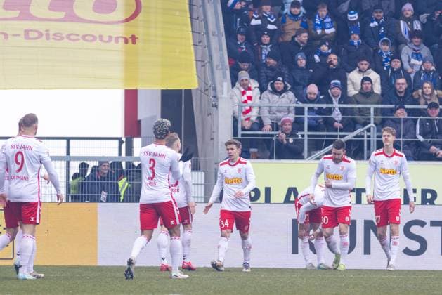 16 02 2025, Soccer, GER, Season, 2 Liga, Season 2024 2025, 22 Matchday, SSV Jahn Regensburg Hamburger SV Cheering after the 1 0 by Sargis Adamyan SSV Jahn DFL REGULATIONS PROHIBIT ANY USE OF PHOTOGRAPHS AS IMAGE SEQUENCES AND OR QUASI VIDEO
