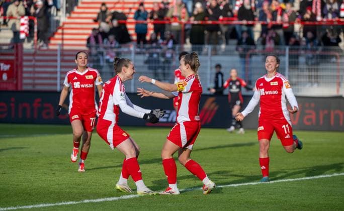 Soccer, Women, Season 2024 2025, 2 Women Bundesliga 15 Matchday , 1 FC Union Berlin 1 FC Nürnberg, f l Athanasia Moraitou 1 Women 1 FC Union , Pia Metzker 1 Women 1 FC Union , Lisa Heiseler 1 Women 1 FC Union , Dina Orschmann 1 Women 1 FC Union , Cheering after goal to 1 0, 16 02 2025, Copyright: xMatthiasxKochx
