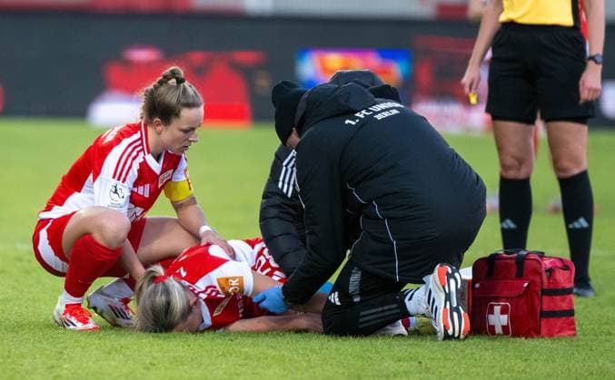Soccer, Women, Season 2024 2025, 2 Women Bundesliga 15 Matchday , 1 FC Union Berlin 1 FC Nürnberg, v l Lisa Heiseler 1 Women 1 FC Union , Injury Leonie Köster 1 Women 1 FC Union , 16 02 2025, Copyright: xMatthiasxKochx