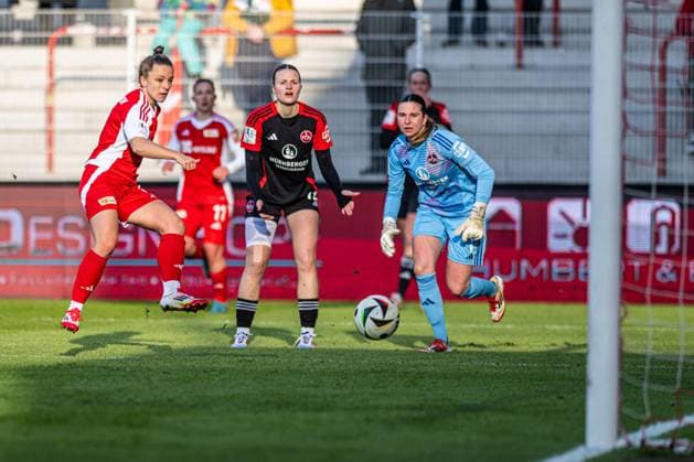 Berlin, Germany 16 February 2025 2 BL Women 2024 2025 1 FC Union Berlin vs 1 FC Nürnberg In the picture 1 from left Lisa Heiseler Union Berlin scores the goal to make it 1 0 Copyright: xFotostandx xVoelkerx
