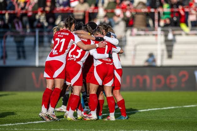Berlin, Germany 16 February 2025 2 BL Women 2024 2025 1 FC Union Berlin vs 1 FC Nürnberg In the picture In the picture 2 from right Lisa Heiseler Union Berlin cheers with her teammates after her goal for 1 0 Copyright: xFotostandx xVoelkerx