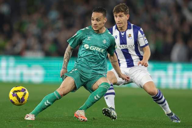 ESP: Real Betis-Real Sociedad. LaLiga EA Sports, date 24 Antony Dos Santos of Real Betis and Aihen Munoz of Real Sociedad during the La Liga EA Sports match between Real Betis and Real Sociedad played at Benito Villamarin Stadium on February 16, 2025 in Sevilla, Spain. kpng Copyright: xAntonioxPozox xPRESSINPHOTOx PS_240216_BET_RSO_552