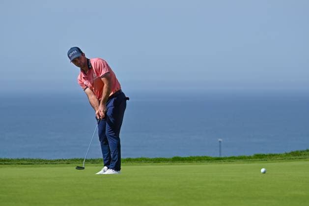 February 16, 2025: Denny McCarthy putts on the 2nd hole during the final round of the Genesis Invitational on Torrey Pines South Course in San Diego, California. CSM San Diego USA - ZUMAc04_ 20250216_zma_c04_018 Copyright: xJustinxFinex