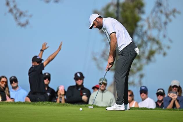 February 16, 2025: Scottie Scheffler putts on the 1st hole during the final round of the Genesis Invitational on Torrey Pines South Course in San Diego, California. CSM San Diego USA - ZUMAc04_ 20250216_zma_c04_020 Copyright: xJustinxFinex