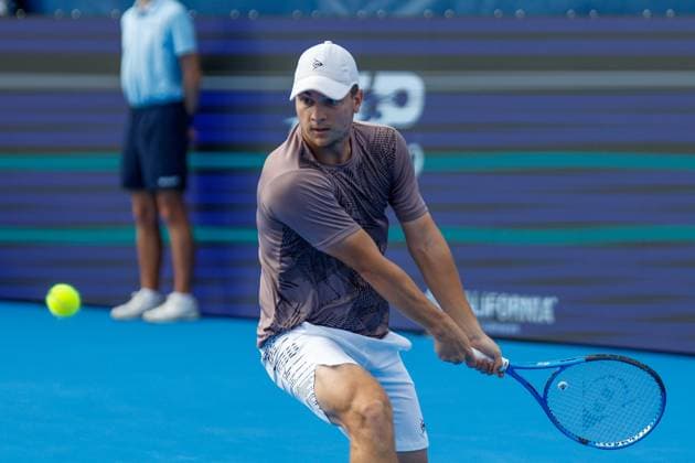 DELRAY BEACH, FL - FEBRUARY 16: Miomir Kecmanovic (SRB) in action during the Mens Singles Final of the Delray Beach Open on February 16, 2025, at Delray Beach Stadium & Tennis Center in Delray Beach, Florida.(Photo by Chris Arjoon Icon Sportswire). TENNIS: FEB 16 Delray Beach Open EDITORIAL USE ONLY Icon25021600116