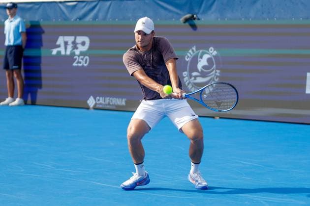 DELRAY BEACH, FL - FEBRUARY 16: Miomir Kecmanovic (SRB) in action during the Mens Singles Final of the Delray Beach Open on February 16, 2025, at Delray Beach Stadium & Tennis Center in Delray Beach, Florida.(Photo by Chris Arjoon Icon Sportswire). TENNIS: FEB 16 Delray Beach Open EDITORIAL USE ONLY Icon25021600127
