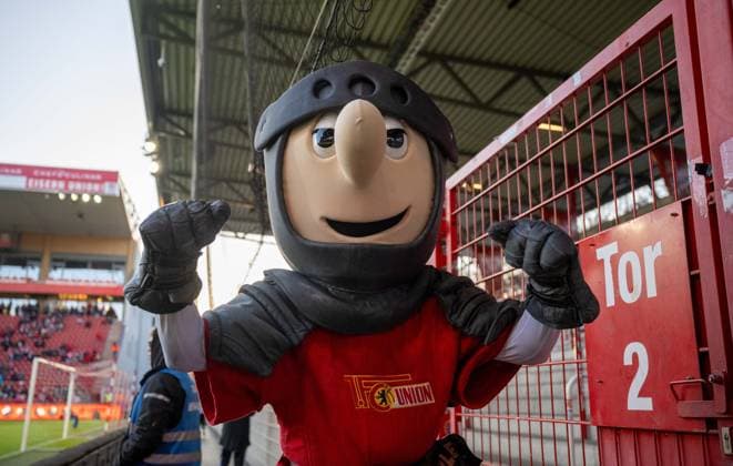 Soccer, Women, Season 2024 2025, 2 Women Bundesliga 15 Matchday , 1 FC Union Berlin 1 FC Nürnberg 4 0 , Mascot Ritter Keule 1 FC Union , 16 02 2025, Copyright: xMatthiasxKochx