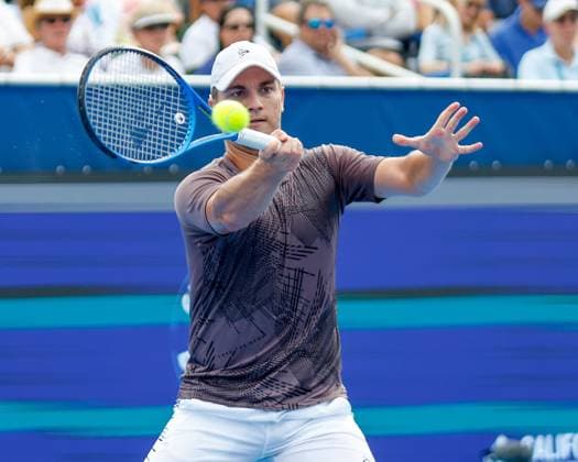DELRAY BEACH, FL - FEBRUARY 16: Miomir Kecmanovic (SRB) in action during the Mens Singles Final of the Delray Beach Open on February 16, 2025, at Delray Beach Stadium & Tennis Center in Delray Beach, Florida.(Photo by Chris Arjoon Icon Sportswire). TENNIS: FEB 16 Delray Beach Open EDITORIAL USE ONLY Icon25021600138
