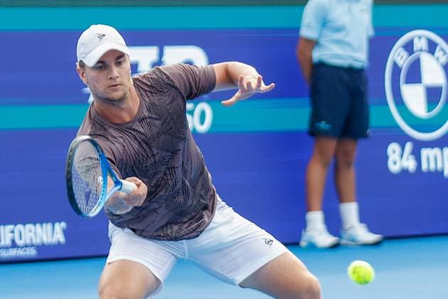 DELRAY BEACH, FL - FEBRUARY 16: Miomir Kecmanovic (SRB) in action during the Mens Singles Final of the Delray Beach Open on February 16, 2025, at Delray Beach Stadium & Tennis Center in Delray Beach, Florida.(Photo by Chris Arjoon Icon Sportswire). TENNIS: FEB 16 Delray Beach Open EDITORIAL USE ONLY Icon25021600140