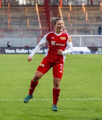 Fußball, Frauen, Saison 2024 2025, 2. Frauen-Bundesliga (15. Spieltag), 1. FC Union Berlin - 1. FC Nürnberg (4:0), Dina Orschmann (1. Frauen 1. FC Union), Jubel nach Tor zum 2:0, 16.02. 2025, Copyright: xMatthiasxKochx