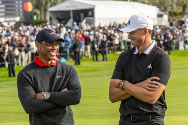 LA JOLLA, CA - FEBRUARY 16: Tiger Woods shares a laugh with championship winner Ludvig Aberg during the trophy presentation of the Genesis Invitational tournament, Sunday, February 16, 2025, at Torrey Pines Golf Course in La Jolla, California. (Photo by Tony Ding Icon Sportswire) GOLF: FEB 16 PGA, Golf Herren The Genesis Invitational EDITORIAL USE ONLY Icon46520250216091