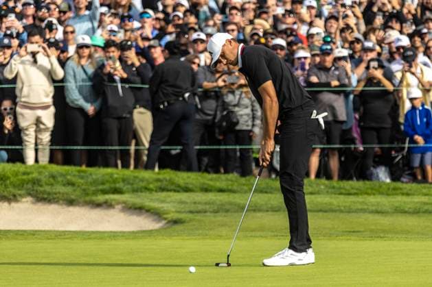 LA JOLLA, CA - FEBRUARY 16: Ludvig Aberg makes a putt for birdie on the 18th hole during the final round of the Genesis Invitational tournament, Sunday, February 16, 2025, at Torrey Pines Golf Course in La Jolla, California. (Photo by Tony Ding Icon Sportswire) GOLF: FEB 16 PGA, Golf Herren The Genesis Invitational EDITORIAL USE ONLY Icon46520250216094