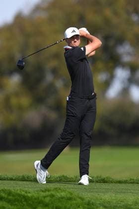 LA JOLLA, CA - FEBRUARY 16: Ludvig Aberg follows his shot from the second tee during the final round of The Genesis Invitational 2025 at Torrey Pines Golf Course on February 16, 2025 in La Jolla, California. (Photo by Brian Rothmuller Icon Sportswire) GOLF: FEB 16 PGA, Golf Herren The Genesis Invitational EDITORIAL USE ONLY Icon250216020
