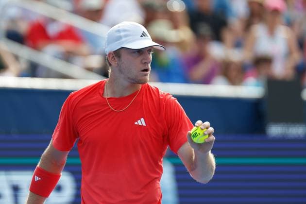 DELRAY BEACH, FL - FEBRUARY 16: Alejandro Davidovich Fokina (ESP) in action during the Mens Singles Final of the Delray Beach Open on February 16, 2025, at Delray Beach Stadium & Tennis Center in Delray Beach, Florida.(Photo by Chris Arjoon Icon Sportswire). TENNIS: FEB 16 Delray Beach Open EDITORIAL USE ONLY Icon250216001081