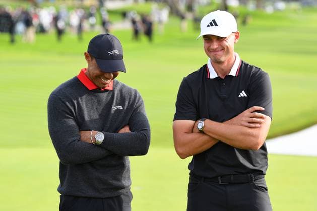 LA JOLLA, CA - FEBRUARY 16: Tiger Woods jokes with winner Ludvig Aberg during the trophy ceremony following the final round of The Genesis Invitational 2025 at Torrey Pines Golf Course on February 16, 2025 in La Jolla, California. (Photo by Brian Rothmuller Icon Sportswire) GOLF: FEB 16 PGA, Golf Herren The Genesis Invitational EDITORIAL USE ONLY Icon250216043