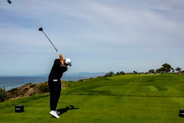 LA JOLLA, CA - FEBRUARY 16: Ludvig Aberg hits a drive from the fourth tee during the final round of the Genesis Invitational tournament, Sunday, February 16, 2025, at Torrey Pines Golf Course in La Jolla, California. (Photo by Tony Ding Icon Sportswire) GOLF: FEB 16 PGA, Golf Herren The Genesis Invitational EDITORIAL USE ONLY Icon46520250216097