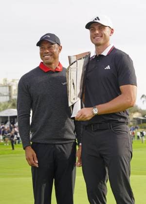 Golf: Genesis Invitational Ludvig Aberg (R) of Sweden, winner of the Genesis Invitational golf tournament, poses with tournament host Tiger Woods at Torrey Pines Golf Course in San Diego, California, on Feb. 16, 2025.  A14AA0004162665P