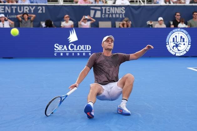 DELRAY BEACH, FL - FEBRUARY 16: Miomir Kecmanovic (SRB) celebrates winning the Delray Beach Open on February 16, 2025, at the Delray Beach Tennis Center in Delray Beach Florida. (Photo by Andrew Patron Icon Sportswire) TENNIS: FEB 16 Delray Beach Open EDITORIAL USE ONLY Icon2502160459