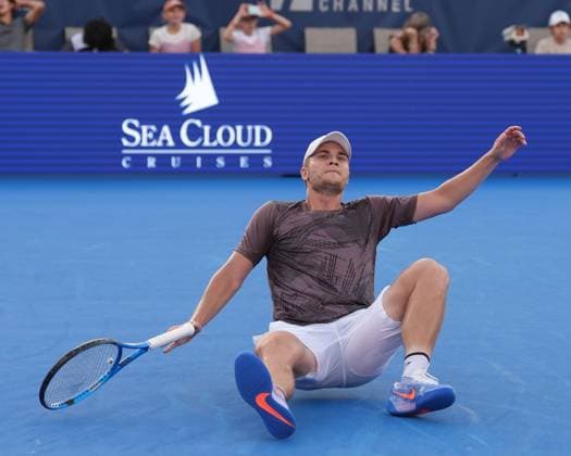 DELRAY BEACH, FL - FEBRUARY 16: Miomir Kecmanovic (SRB) celebrates winning the Delray Beach Open on February 16, 2025, at the Delray Beach Tennis Center in Delray Beach Florida. (Photo by Andrew Patron Icon Sportswire) TENNIS: FEB 16 Delray Beach Open EDITORIAL USE ONLY Icon2502160460