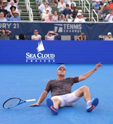 DELRAY BEACH, FL - FEBRUARY 16: Miomir Kecmanovic (SRB) celebrates winning the Delray Beach Open on February 16, 2025, at the Delray Beach Tennis Center in Delray Beach Florida. (Photo by Andrew Patron Icon Sportswire) TENNIS: FEB 16 Delray Beach Open EDITORIAL USE ONLY Icon2502160462