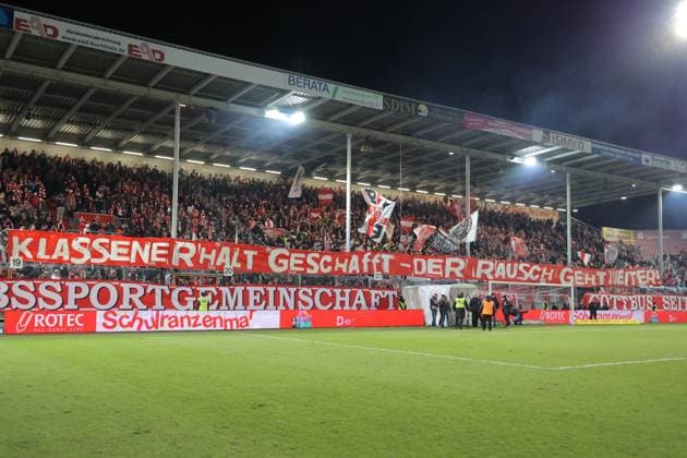 Sport Themen der Woche KW07 Sport Bilder des Tages Spruchband der Energiefans Klassenerhalt geschafft - Der Rausch geht weiter Fussball 3. Liga 2024 2025 FC Energie Cottbus - SC Verl *** Energy fans banner Relegation achieved The frenzy continues Football 3 Liga 2024 2025 FC Energie Cottbus SC Verl