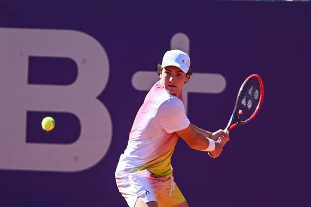 IEB+ Argentina Open 2025 - Final Brazil s Joao Fonseca returns the ball to Argentina s Francisco Cerundolo during a men s singles final match at the Argentina Open ATP, Tennis Herren tennis tournament at Guillermo Vilas Stadium in Buenos Aires, Argentina, on February 16, 2025. Buenos Aires Argentina  Copyright: xGabrielxSotelox originalFilename:sotelo-notitle250216_np6ch.jpg