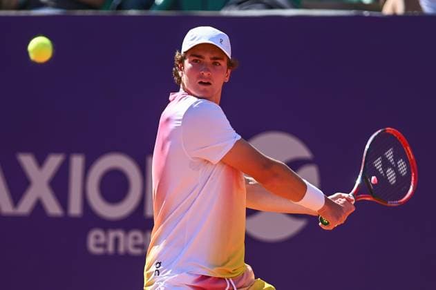 IEB+ Argentina Open 2025 - Final Brazil s Joao Fonseca returns the ball to Argentina s Francisco Cerundolo during a men s singles final match at the Argentina Open ATP, Tennis Herren tennis tournament at Guillermo Vilas Stadium in Buenos Aires, Argentina, on February 16, 2025. Buenos Aires Argentina  Copyright: xGabrielxSotelox originalFilename:sotelo-notitle250216_npDdj.jpg