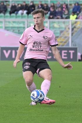 Foto Giovanni Isolino LaPresse 16-02-2025 Palermo, Italia - - calcio - Palermo vs Mantova - Campionato di calcio Serie B 2024 2025 - Stadio Renzo Barbera. Nella foto: KRISTOFFER LUND - February 16 2025 Palermo, Italy - sport - soccer - Palermo vs Mantova - Italian Football Championship League B 2024 2025 - Renzo Barbera stadium. In the pic:KRISTOFFER LUND -  Copyright: xGiovannixIsolino LaPressex