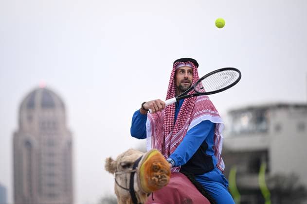 Bilder des Jahres 2025, Sport 02 Februar Sport Themen der Woche KW07 Qatar ExxonMobil Open 2025 Photostunt at Katara Beach , Doha Qatar Grigor Dimitrov (BUL), Novak Djokovic (SRB) , Carlos Alcaraz (ESP) and Stefanos Tsitsipas (GRE) *** Qatar ExxonMobil Open 2025 Photostunt at Katara Beach , Doha Qatar Grigor Dimitrov BUL , Novak Djokovic SRB , Carlos Alcaraz ESP and Stefanos Tsitsipas GRE