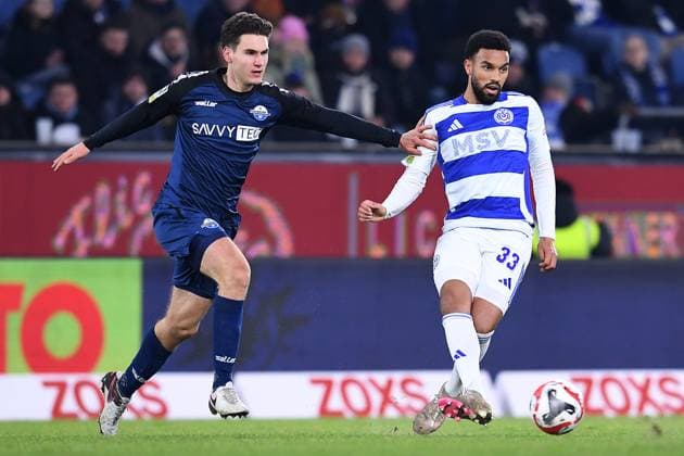 Soccer Regionalliga Staffel West 22 Matchday MSV Duisburg SC Paderborn 07 II on 14 02 2025 at Schauinsland Reisen Arena in Duisburg Martin Ens Paderborn , left Jesse Tugbenyo Duisburg , right xRx