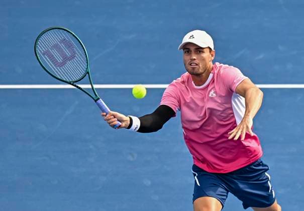 ATP, Tennis Herren QATAR EXXONMOBIL OPEN ROUND OF 32 Christopher O connell of Australia competes in her round of 32 match against Hady Habib of Lebanon during the ATP Qatar ExxonMobil Open 2025 tennis tournament at the Khalifa International Tennis Complex in Doha, Qatar, on February 17, 2025. DOHA Qatar Copyright: xNOUSHADx