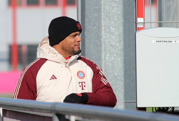 Football, Men, Season 2024 2025, FC Bayern Munich, Final training, Training, Champions League Vincent Kompany, Coach FC Bayern Munich on the way to the training ground