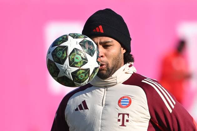 Serge GNABRY FC Bayern Muenchen focuses on the ball,action,single image,cropped single motif,portrait,portrait,portrait final training on 17 02 2025 before the football Champions League K O Phase Play offs FC Bayern Muenchen Celtic Glasgow