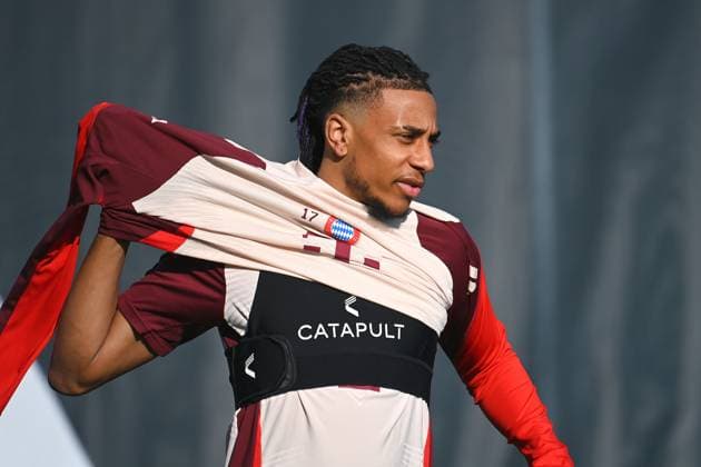 Michael OLISE Bayern Muenchen , action,single image,cropped single motif,half figure,half figure final training on 17 02 2025 before the football Champions League K O Phase Play offs FC Bayern Muenchen Celtic Glasgow