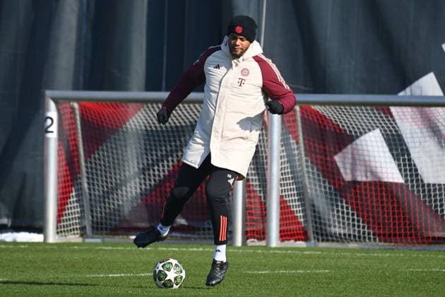 Coach Vincent KOMPANY Bayern Muenchen on the ball, final training on 17 02 2025 before the football Champions League K O Phase Play offs FC Bayern Muenchen Celtic Glasgow