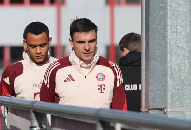 Football, Men, Season 2024 2025, FC Bayern Munich, Final training, Training, Champions League Joao Palhinha FC Bayern Munich on the way to the training ground