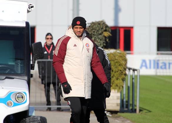 Football, Men, Season 2024 2025, FC Bayern Munich, Final training, Training, Champions League Vincent Kompany, Coach FC Bayern Munich on the way to the training ground