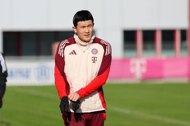 Minjae Kim FC Bayern Muenchen, 03 on the way to the training pitch, GER, Final training, FC Bayern Muenchen, Football, UEFA Champions League, Play offs, 2024 2025 season, 17 02 2025, GER, Final training, FC Bayern Muenchen, Football, UEFA Champions League, Play offs, 2024 2025 season, 17 02 2025 Muenchen Copyright: xEibner-Pressefoto JennixMaulx EP_JML