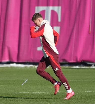 16 02 2025, CL final training, Saebenerstrasse Muenchen,, Football, Sport, in the picture Joshua Kimmich FC Bayern Muenchen breaks off training