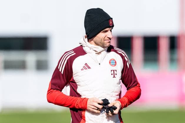 UEFA Champions League final training FC Bayern Munich 17 02 2025 Thomas Müller FC Bayern Munich, 25 on the way to training UEFA Champions League final training FC Bayern Munich before the match against Celtic FC, Munich, training ground at Säbenerstr. on 17 02 2025 Copyright: xBEAUTIFULxSPORTS Wunderlx