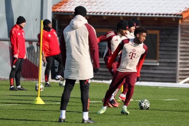 Kingsley Coman FC Bayern Muenchen, 11 with ball with Sacha Boey FC Bayern Muenchen, 23 , GER, Final training, FC Bayern Muenchen, Football, UEFA Champions League, Play offs, 2024 2025 season, 17 02 2025, GER, Final training, FC Bayern Muenchen, Football, UEFA Champions League, Play offs, 2024 2025 season, 17 02 2025 Muenchen Copyright: xEibner-Pressefoto JennixMaulx EP_JML