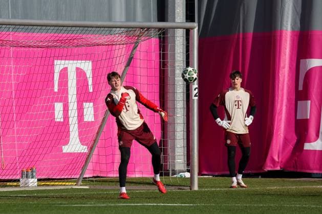 Jonas Urbig FC Bayern Muenchen, 40 at goalkeeper training, GER, Final training, FC Bayern Muenchen, Football, UEFA Champions League, Play offs, 2024 2025 season, 17 02 2025, GER, Final training, FC Bayern Muenchen, Football, UEFA Champions League, Play offs, 2024 2025 season, 17 02 2025 Muenchen Copyright: xEibner-Pressefoto JennixMaulx EP_JML