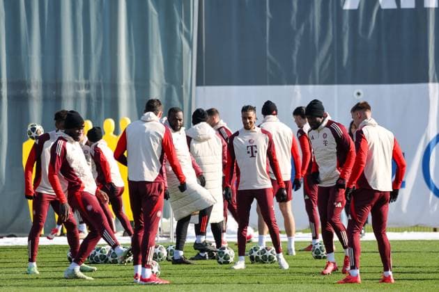 Players at training, Michael Olise FC Bayern Muenchen, 17 with Dayot Upamecano FC Bayern Muenchen, 02 and Alphonso Davies FC Bayern Muenchen, 19 , with Gabriel Vidovic FC Bayern Muenchen, 24 and Dayot Upamecano FC Bayern Muenchen, 02 , GER, Final training, FC Bayern Muenchen, Football, UEFA Champions League, Play offs, 2024 2025 season, 17 02 2025, GER, Final training, FC Bayern Muenchen, Football, UEFA Champions League, Play offs, 2024 2025 season, 17 02 2025 Muenchen Copyright: xEibner-Pressefoto JennixMaulx EP_JML