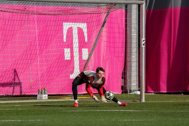 Jonas Urbig FC Bayern Muenchen, 40 at goalkeeper training, GER, Final training, FC Bayern Muenchen, Football, UEFA Champions League, Play offs, 2024 2025 season, 17 02 2025, GER, Final training, FC Bayern Muenchen, Football, UEFA Champions League, Play offs, 2024 2025 season, 17 02 2025 Muenchen Copyright: xEibner-Pressefoto JennixMaulx EP_JML