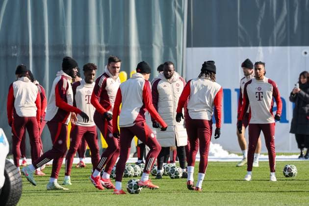 Players at training, Joao Palhinha FC Bayern Muenchen, 16 with Dayot Upamecano FC Bayern Muenchen, 02 and Jamal Musiala FC Bayern Muenchen, 42 , with Kingsley Coman FC Bayern Muenchen, 11 and Michael Olise FC Bayern Muenchen, 17 , GER, Final training, FC Bayern Muenchen, Football, UEFA Champions League, Play offs, Season 2024 2025, 17 02 2025, GER, Final training, FC Bayern Muenchen, Football, UEFA Champions League, Play offs, Season 2024 2025, 17 02 2025 Muenchen Copyright: xEibner-Pressefoto JennixMaulx EP_JML