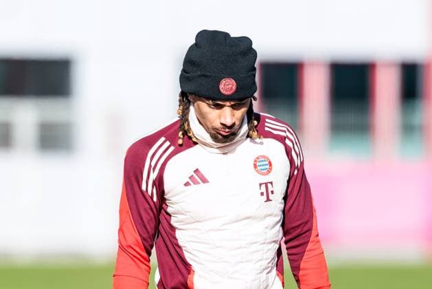 UEFA Champions League final training FC Bayern Munich 17 02 2025 Sacha Boey FC Bayern Munich, 23 on the way to training UEFA Champions League final training FC Bayern Munich before the match against Celtic FC, Munich, training ground at Säbenerstr on 17 02 2025 Copyright: xBEAUTIFULxSPORTS Wunderlx