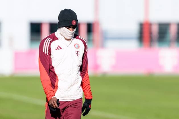 UEFA Champions League final training FC Bayern Munich 17 02 2025 Alphonso Davies FC Bayern Munich, 19 on the way to training UEFA Champions League final training FC Bayern Munich before the match against Celtic FC, Munich, training ground at Säbenerstr. on 17 02 2025 Copyright: xBEAUTIFULxSPORTS Wunderlx